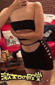 スカートの下からチラ見えする????色の……/// 日記