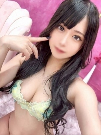 《本日最終日》フレンドリーで愛嬌抜群な艶めくロングの黒髪が眩しい清楚なＦcup美巨乳天使『いつき姫』